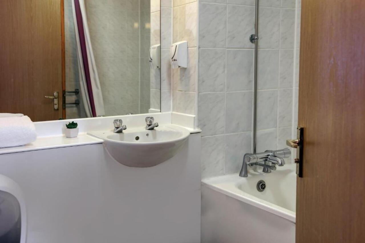 Orchid Epsom; Sure Hotel Collection By Best Western エクステリア 写真